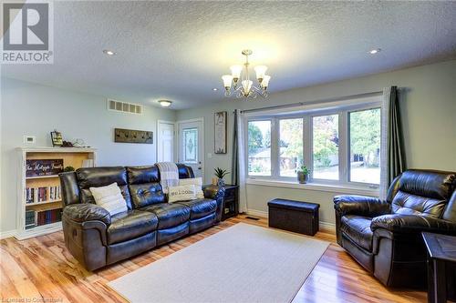 33 Spring Street, Drayton, ON - Indoor Photo Showing Living Room