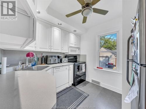 11 College Street, Chatham, ON - Indoor Photo Showing Kitchen