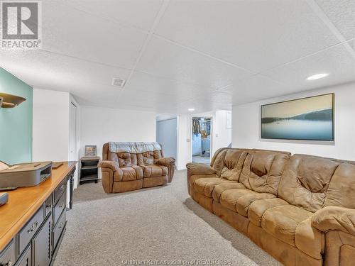 11 College Street, Chatham, ON - Indoor Photo Showing Living Room