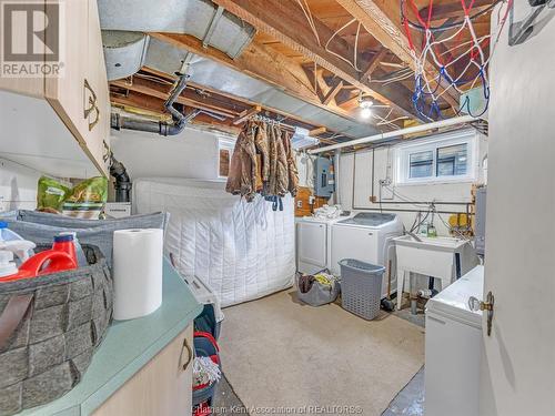 11 College Street, Chatham, ON - Indoor Photo Showing Laundry Room