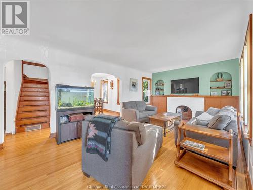 11 College Street, Chatham, ON - Indoor Photo Showing Living Room