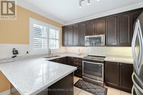 37 Everingham Circle, Brampton, ON - Indoor Photo Showing Kitchen With Stainless Steel Kitchen With Double Sink With Upgraded Kitchen