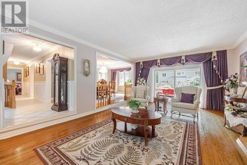 2130 Autumn Breeze Drive N, Mississauga, ON - Indoor Photo Showing Living Room