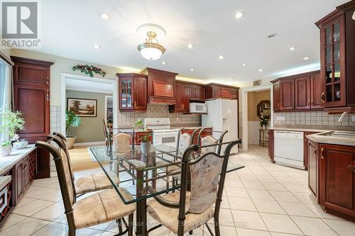 2130 Autumn Breeze Drive N, Mississauga, ON - Indoor Photo Showing Kitchen