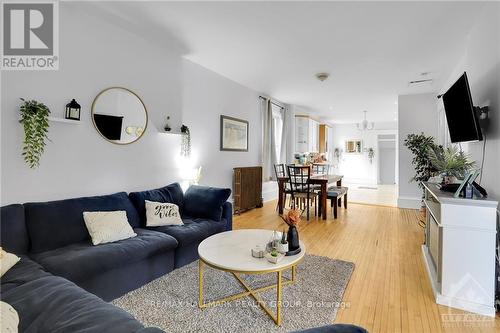 11 Glen Avenue, Smiths Falls, ON - Indoor Photo Showing Living Room