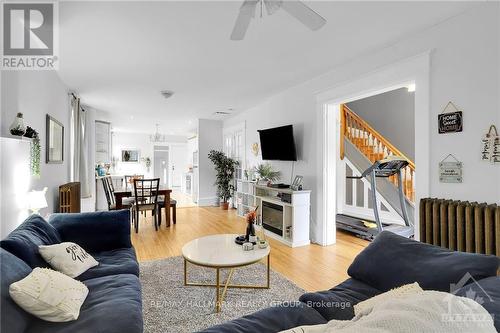 11 Glen Avenue, Smiths Falls, ON - Indoor Photo Showing Living Room