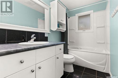 124 3Rd Street Ne, Ituna, SK - Indoor Photo Showing Bathroom