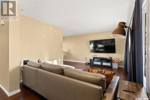 124 3Rd Street Ne, Ituna, SK - Indoor Photo Showing Living Room