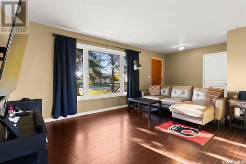 124 3Rd Street Ne, Ituna, SK - Indoor Photo Showing Living Room