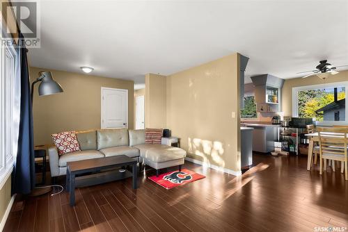 124 3Rd Street Ne, Ituna, SK - Indoor Photo Showing Living Room