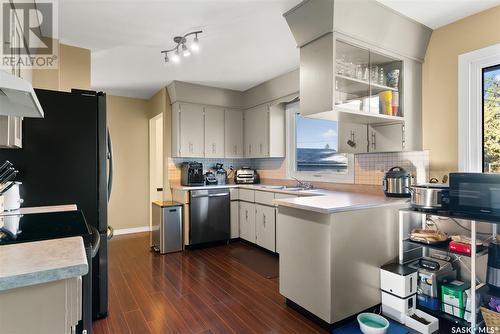 124 3Rd Street Ne, Ituna, SK - Indoor Photo Showing Kitchen