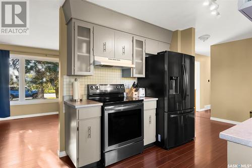 124 3Rd Street Ne, Ituna, SK - Indoor Photo Showing Kitchen