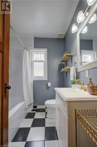 27 Bruder Avenue, Kitchener, ON - Indoor Photo Showing Bathroom