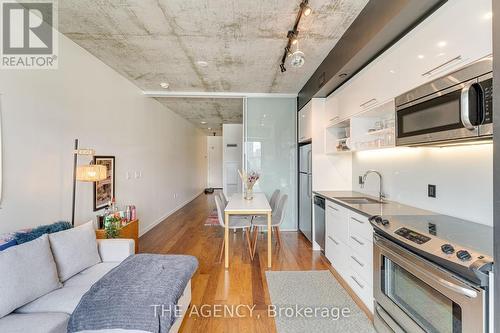 624 - 51 Trolley Crescent, Toronto, ON - Indoor Photo Showing Kitchen With Upgraded Kitchen