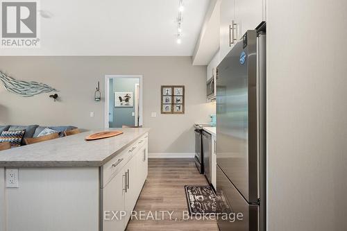 B107 - 271 Sea Ray Avenue, Innisfil, ON - Indoor Photo Showing Kitchen