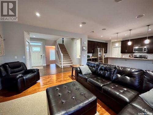 422 Willowgrove Crescent, Saskatoon, SK - Indoor Photo Showing Living Room