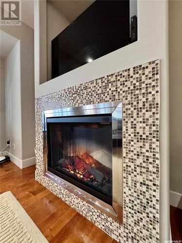 422 Willowgrove Crescent, Saskatoon, SK - Indoor Photo Showing Living Room With Fireplace