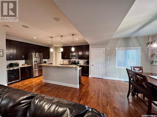 422 Willowgrove Crescent, Saskatoon, SK - Indoor Photo Showing Kitchen With Stainless Steel Kitchen