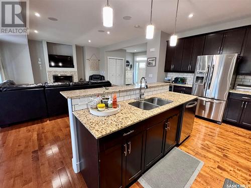 422 Willowgrove Crescent, Saskatoon, SK - Indoor Photo Showing Kitchen With Stainless Steel Kitchen With Double Sink With Upgraded Kitchen