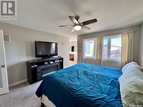 422 Willowgrove Crescent, Saskatoon, SK - Indoor Photo Showing Bedroom