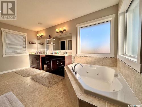 422 Willowgrove Crescent, Saskatoon, SK - Indoor Photo Showing Bathroom