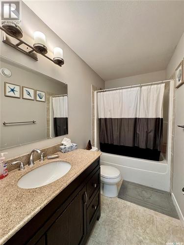 422 Willowgrove Crescent, Saskatoon, SK - Indoor Photo Showing Bathroom