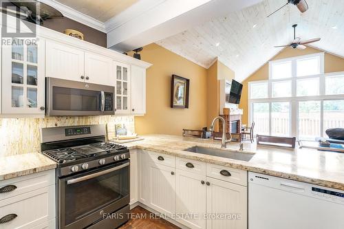 54 Nelson Street W, New Tecumseth, ON - Indoor Photo Showing Kitchen