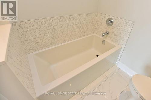 704 - 2025 Maria Street, Burlington, ON - Indoor Photo Showing Bathroom