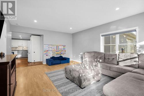 181 Mcconnell Street, South Huron (Exeter), ON - Indoor Photo Showing Living Room