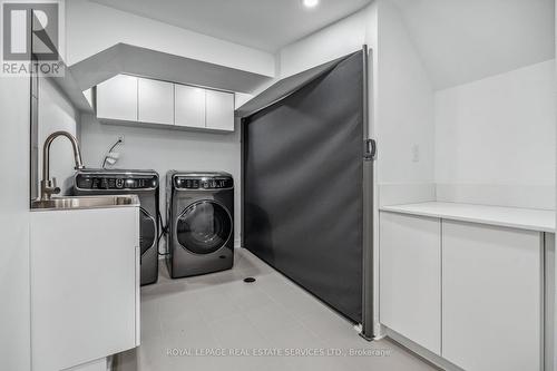 1657 Glenvista Drive, Oakville, ON - Indoor Photo Showing Laundry Room