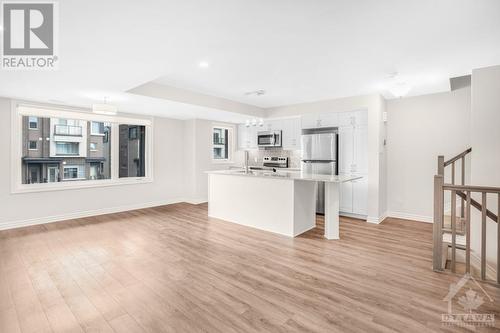 621 Makwa Private, Ottawa, ON - Indoor Photo Showing Kitchen