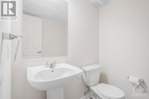 621 Makwa Private, Ottawa, ON - Indoor Photo Showing Bathroom