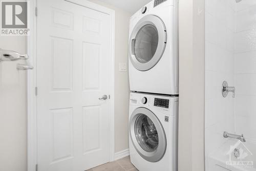 621 Makwa Private, Ottawa, ON - Indoor Photo Showing Laundry Room