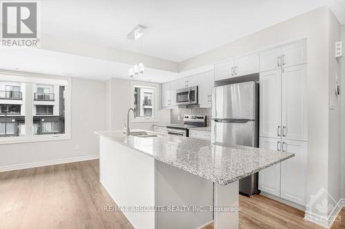 621 Makwa, Ottawa, ON - Indoor Photo Showing Kitchen With Stainless Steel Kitchen With Upgraded Kitchen