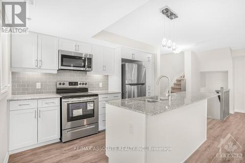 621 Makwa, Ottawa, ON - Indoor Photo Showing Kitchen With Stainless Steel Kitchen With Upgraded Kitchen