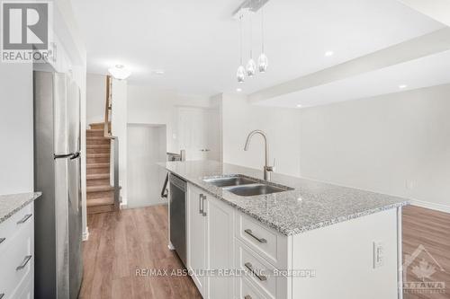 621 Makwa, Ottawa, ON - Indoor Photo Showing Kitchen With Double Sink With Upgraded Kitchen