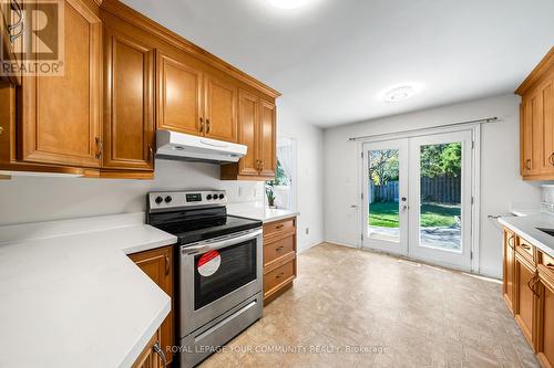 7 Copland Trail, Aurora, ON - Indoor Photo Showing Kitchen