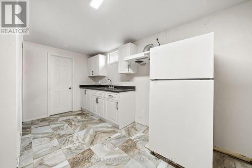 7 Copland Trail, Aurora, ON - Indoor Photo Showing Kitchen