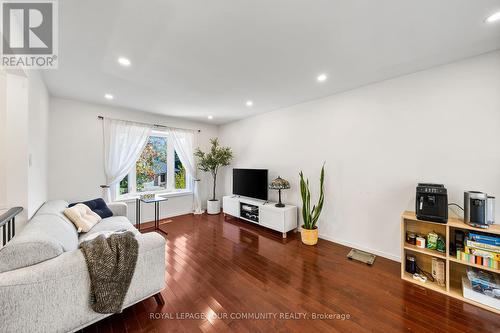 7 Copland Trail, Aurora, ON - Indoor Photo Showing Other Room