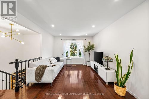 7 Copland Trail, Aurora, ON - Indoor Photo Showing Other Room