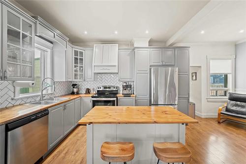 94 Walnut Street, Winnipeg, MB - Indoor Photo Showing Kitchen With Stainless Steel Kitchen With Double Sink With Upgraded Kitchen