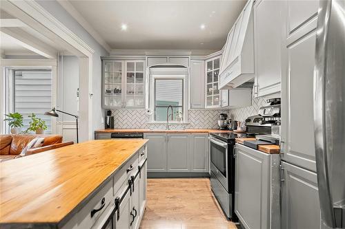 94 Walnut Street, Winnipeg, MB - Indoor Photo Showing Kitchen With Stainless Steel Kitchen With Upgraded Kitchen