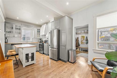 94 Walnut Street, Winnipeg, MB - Indoor Photo Showing Kitchen With Stainless Steel Kitchen