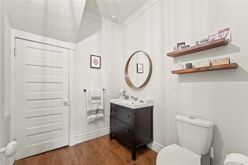 94 Walnut Street, Winnipeg, MB - Indoor Photo Showing Bathroom