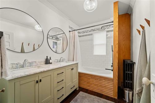 94 Walnut Street, Winnipeg, MB - Indoor Photo Showing Bathroom