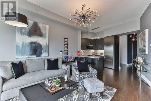 1806 - 25 Fontenay Court, Toronto, ON - Indoor Photo Showing Living Room