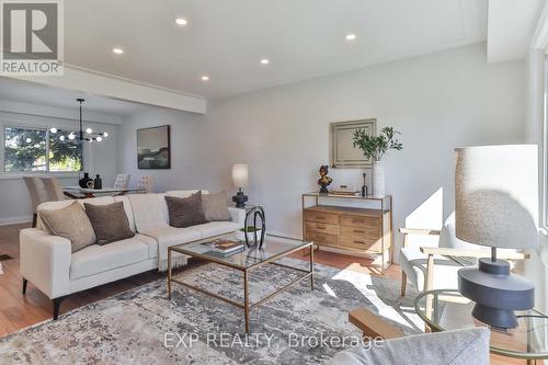 3469 Rockwood Drive, Burlington (Roseland), ON - Indoor Photo Showing Living Room