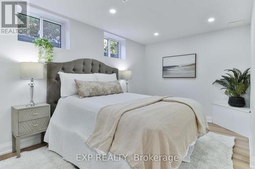 3469 Rockwood Drive, Burlington (Roseland), ON - Indoor Photo Showing Bedroom