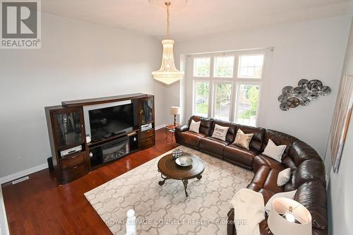 1616 Docking Court, Oshawa, ON - Indoor Photo Showing Living Room