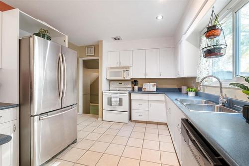 26 West Avenue, Winnipeg, MB - Indoor Photo Showing Kitchen With Double Sink